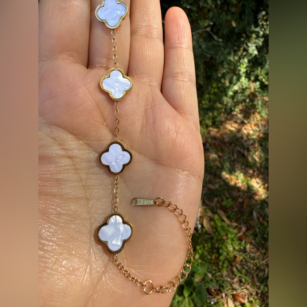 Gold and White Clover Necklace - Picture 3 of 6